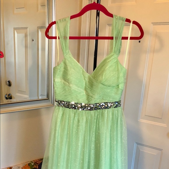Beautiful Sparkling Pastel Green long dress - Picture 2 of 8